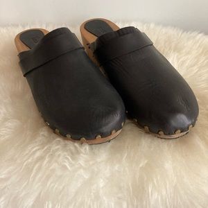 Lisa B Clogs in Size 10